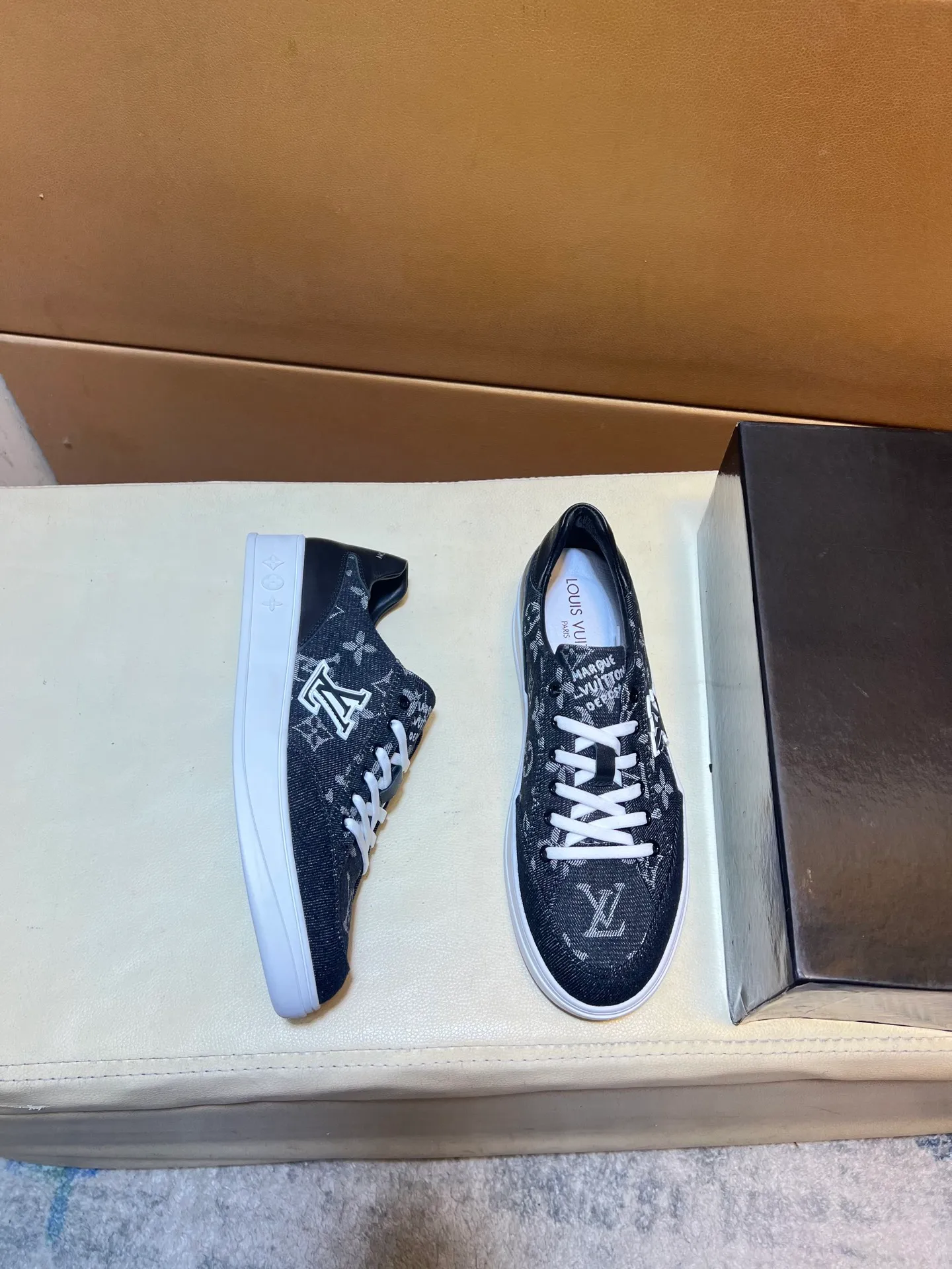 pp420💰👑👑《Louis vuitton/LV Louis Vuitton》original quality.~ Unique modern style sneakers. 🏃A must-have casual shoe for trendy men😍😍 Original brand imported from Italy, imported original leather, sheep lining (refuses to discolor and grind feet) Sole: Original sole provided by the original factory, French lazy style design ⚠️Fit to the feet, original quality, super comfortable original sole. It’s like shooting the real thing 🎬The real thing is better, high-quality sneakers, men’s shoe size: 38-44